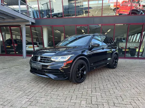 Volkswagen Tiguan 1.5 TSI R-Line Business+ | Black Style | PDC | ACC | Trekhaak | Stoel/Stuurverw. |