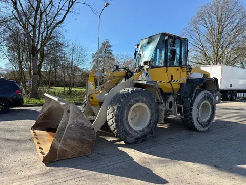 Komatsu WA200 40km/h (bj 2006)