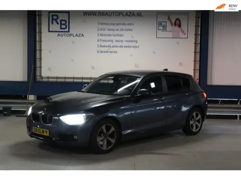 BMW 1-serie 118i Business+ LEER + CARPLAY + AUTOMAAT ! ! !