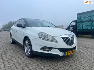 Lancia Delta 1.9-16V Twin-Turbo Platino