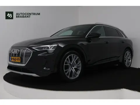 Audi E-tron 55 quattro S edition 95 kWh (TREKHAAK, B&O SOUND, SOH 92%, STOEL/STUUR VERWARMING, CRUIS