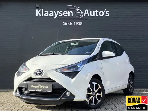 Toyota Aygo 1.0 VVT-i X-play | dealer onderhouden | apple carplay/android auto | airco | camera | bl