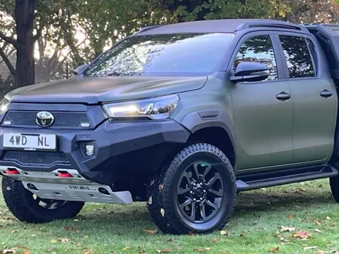 Toyota Hilux 2.8 TD AUT 5 PERS VAN LEVERING 2025 CUSTOM HUNTER XXL EDITION € 94.555 EXCL BTW Deze dr