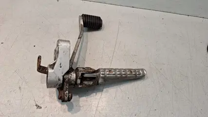 Yamaha FZR600(3HE) Voetsteun ALU rechts met rempedaal