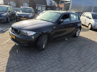 BMW 1-serie 116i Business Line Style Lekt olie