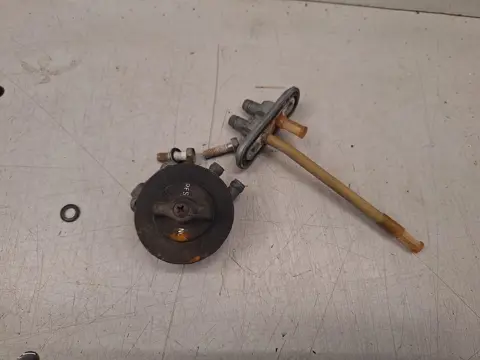 Suzuki RF900R Benzinekraan