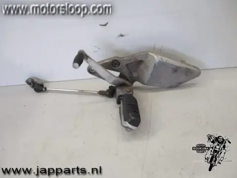 Suzuki RF900R Schetsplaat links met step en pedaal