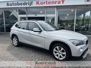 BMW X1 sDrive18i .2e paasdag open van 10:30 tot 15:00 uur! Panorama,Schuif/kanteldak,NAVI, Nw distri