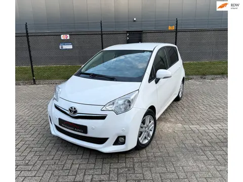 Toyota Verso-S 1.3 VVT-i Dynamic *AUTOMAAT-NAVIGATIE-19.000KM!*