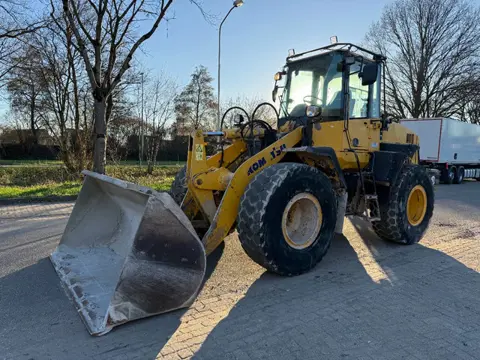 Komatsu WA200 40km/h (bj 2007)