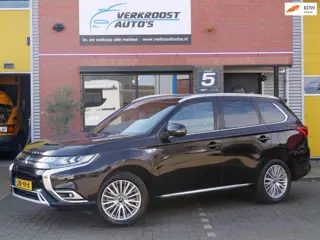 Mitsubishi Outlander 2.4 PHEV Instyle. schuifdak. camera. luxe leder. stoelverwarming.