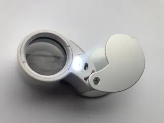 Loepje vergroot 40x25 Met Led Licht.