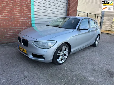 BMW 1-serie 118i Upgrade Edition automaat NAV.+ Airco Bj:2012 NAP!