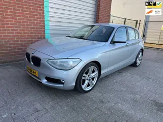 BMW 1-serie 118i Upgrade Edition automaat NAV.+ Airco Bj:2012 NAP!