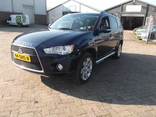 Mitsubishi Outlander 2.0 Edition Two( katalysator defect) airco leer navi xenon afn trekhaak