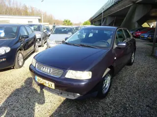 Audi A3 1.6 Attraction. Airco, Cruise control, 1e Eigenaar