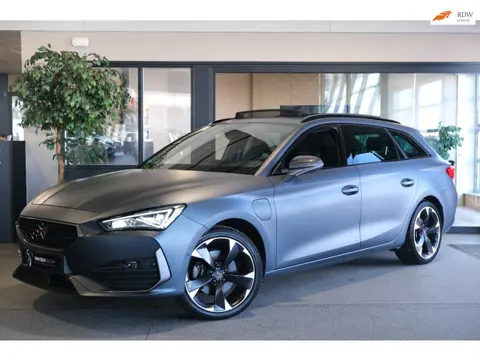 CUPRA Leon Sportstourer 1.4 e-Hybrid 204PK MATTGRIJS Pano Led Cam Navi Cruise 2023