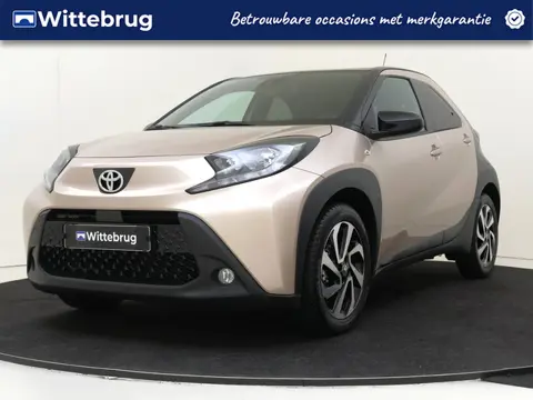 Toyota Aygo X 1.0 VVT-i MT Pulse | Camera | Carplay | Stoelverwarming | 17 INCH MET ALL SEASON BANDE