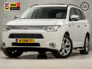 Mitsubishi Outlander 2.0 PHEV Deluxe 203Pk Automaat (SCHUIFDAK, NAVIGATIE, LEDER, STOELVERWARMING, S