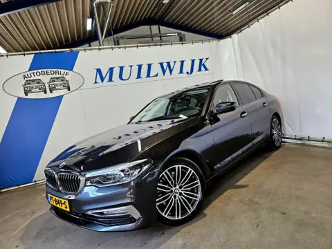 BMW 5-SERIE 530i High Executive / Luxury Line / Camera / NL Auto
