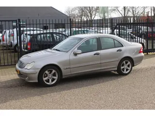 Mercedes-Benz C-klasse 180 K. Classic, voor APK CO niet goed!