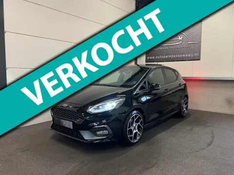 Ford Fiesta 1.5 EcoBoost ST-3 Pano, Cruise, Recaro, Achteruitrijcamera, Stoelverwarming, Stuurverwar