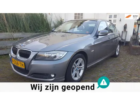 BMW 3-serie 325i Wonderschöne en 100 % BMW Dealer onderhouden auto die rijdt als nieuw. APK Net nieu
