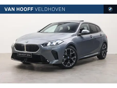 BMW 1 Serie 120 M Sport Automaat / Panoramadak / Sportstoelen / M Adaptief onderstel / Achteruitrijc