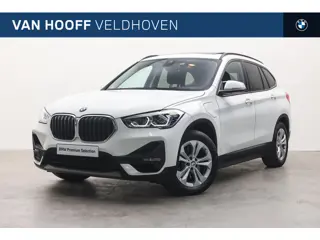 BMW X1 xDrive25e Automaat / Panoramadak / Trekhaak / Achteruitrijcamera / LED / Airconditioning / Cr
