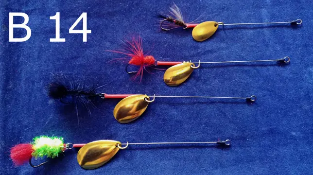 Diverse sets van elk 4 stuks Baars Snoekspinners met vlieg