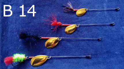 Diverse sets van elk 4 stuks Baars Snoekspinners met vlieg