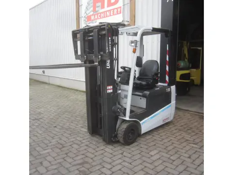 Nissan L16Q, elektrisch, triplex, side shift, vorkverstelling.