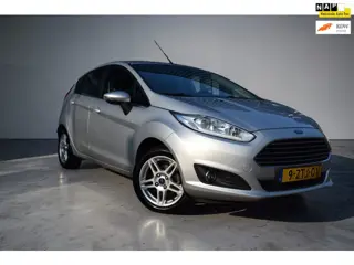 Ford Fiesta 1.0 EcoBoost Titanium, Parkeercamera, Trekhaak, 1e eigenaar, Extreem lage kmstand, NAP, 