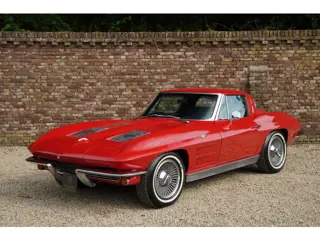 Chevrolet Corvette C2 Sting Ray Split Window Rare one-year-only "Split Window" Coupé, Finished in Ri