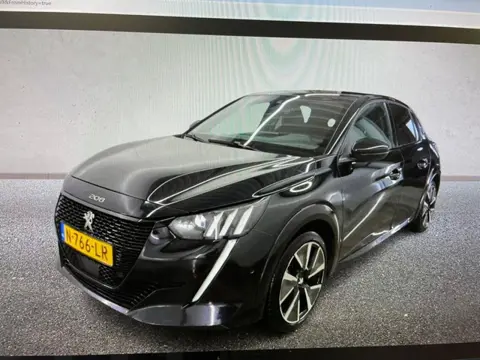 Peugeot e-208 EV GT Pack 50 kWh PANODAK / STOELVERW. / CAMERA / GROOT.NAVI