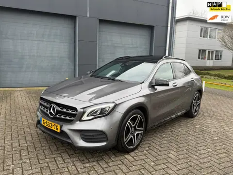 Mercedes-Benz GLA-klasse 180 Business Solution AMG pakket automaat 2019 pano