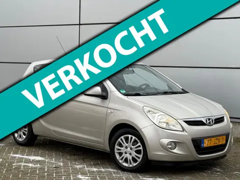 Hyundai I20 1.2i DynamicVersion Airco |Stuurbed |Trekhaak |Electr Ramen |Nap |Boekjes
