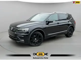 Volkswagen Tiguan Allspace 1.5 TSI R-Line * Trekhaak * Camera * Virtual Cockpit * Stoelverwarming *