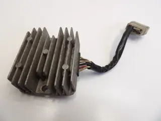 SPANNINGSREGELAAR Yamaha RD 250 1973 - 1987