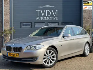 BMW 5-serie Touring 523i High Executive|NAVI|TREKHAAK|LEDER|STOELVERW