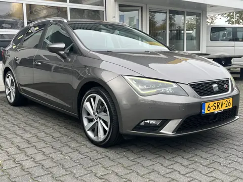 SEAT Leon ST 1.2 TSI DSG Automaat Style Business ACC Trekhaak afneembaar Leder/ Alcantara Navigatie 