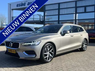 Volvo V60 2.0 T6 Recharge 340 pk AWD Momentum Pro Navigatie Trekhaak Panoramadak Head Up Camera PDC 