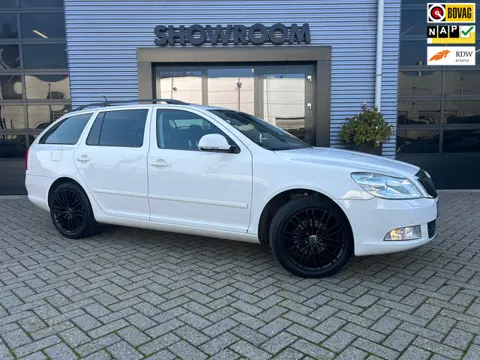 Skoda Octavia Combi 1.2 TSI Elegance Business Line Automaat|Trekhaak|Applecarplay|Airco|17Inch velge