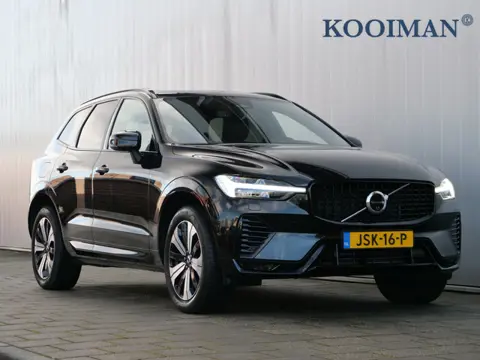 Volvo XC60 2.0 T6 Plug-in hybrid AWD Plus Dark 350 Pk Automaat Navi / Leer / Pano-dak / Apple Carpla