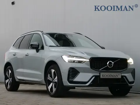Volvo XC60 2.0 T6 Plug-in hybrid AWD Plus Dark 350 Pk Automaat Navi / Leer / Pano-dak / DAB / Apple 