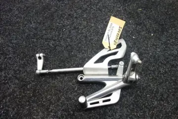 LINKER SCHETSPLAAT Triumph Daytona 675 2006 - 2008 / 2009 -