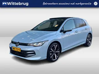 Volkswagen Golf 1.5 eHybrid Life Edition / Panorama dak / 18 Inch / Camera / stoelverwarming