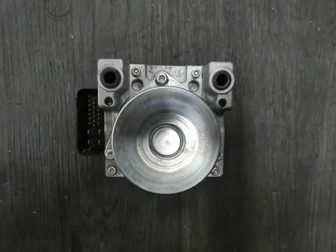 ABS POMP Triumph Speed Triple 1050 2011 - 2012