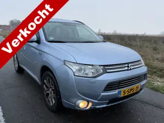 Mitsubishi Outlander 2.0 PHEV instyle NAVI/CAMERA/SCHUIFDAK/APK 03-2027!