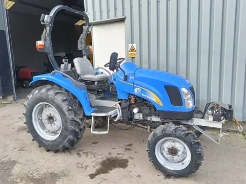 New Holland TC 45 D A 4x4 mini compact tractor trekker pto
